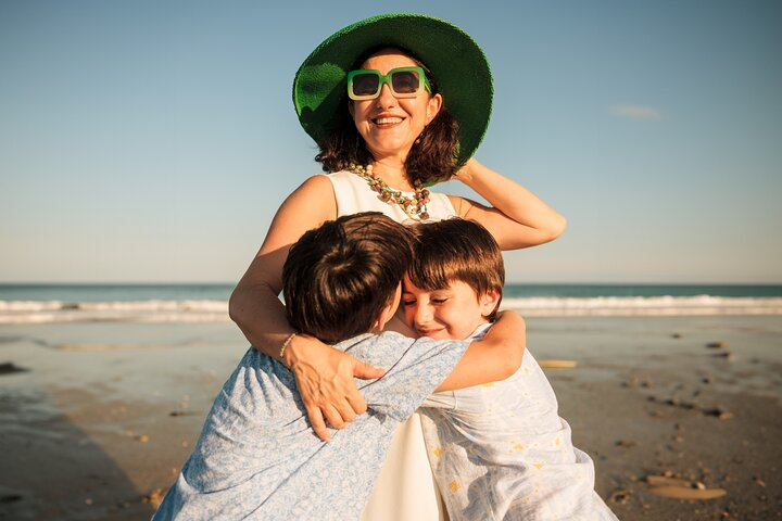Unforgettable and Tender photo of Mom and her kids at the beach